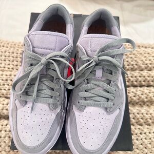 Nike Women's Shoes in Light Purple and Gray